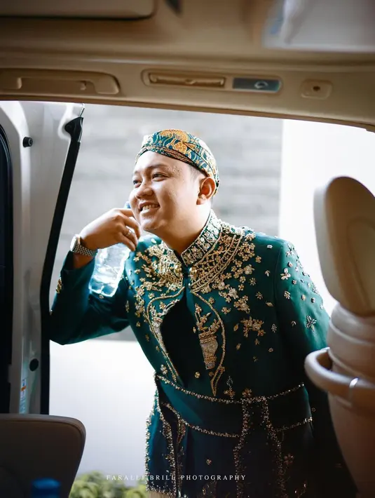Acara ngunduh mantu tersebut digelar sekaligus untuk resepsi pernikahan, setelah sebelumnya mereka sah menjadi pasangan suami-istri pada 7 Juli 2023 lalu. [Instagram/faralljibrill_official]