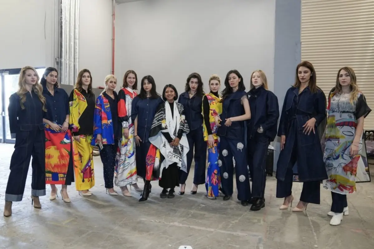 Mengangkat Inspirasi Busana dari Rumah Adat Indonesia di Ajang Fashion Internasional