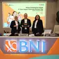 Direktur Utama BNI Royke Tumilaar (tengah), Direktur Finance BNI Novita Widya Anggraini (kanan), dan Direktur Retail Banking BNI Corina Leyla Karnalies (kiri) pada Paparan Kinerja Semester I-2024 di Jakarta, Kamis (22 Agustus 2024). Pada paruh pertama 2024, BNI mencatatkan laba bersih Rp10,7 triliun yang tumbuh sebesar 3,8% secara year on year.