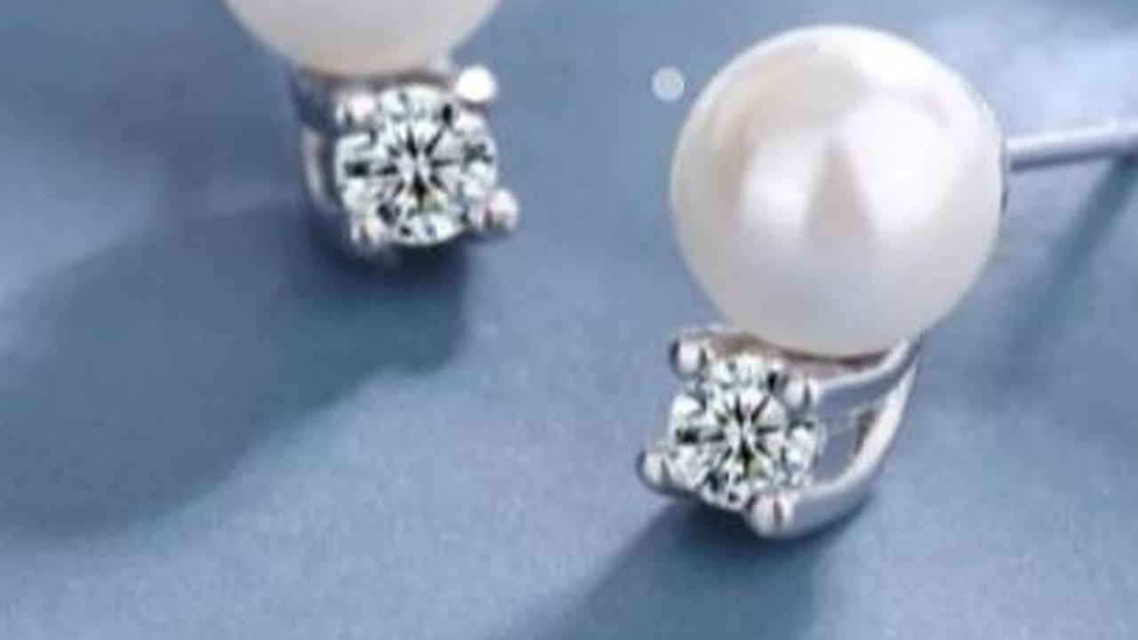 <b>3. Anting Emas Moissanite Mutiara</b><br>