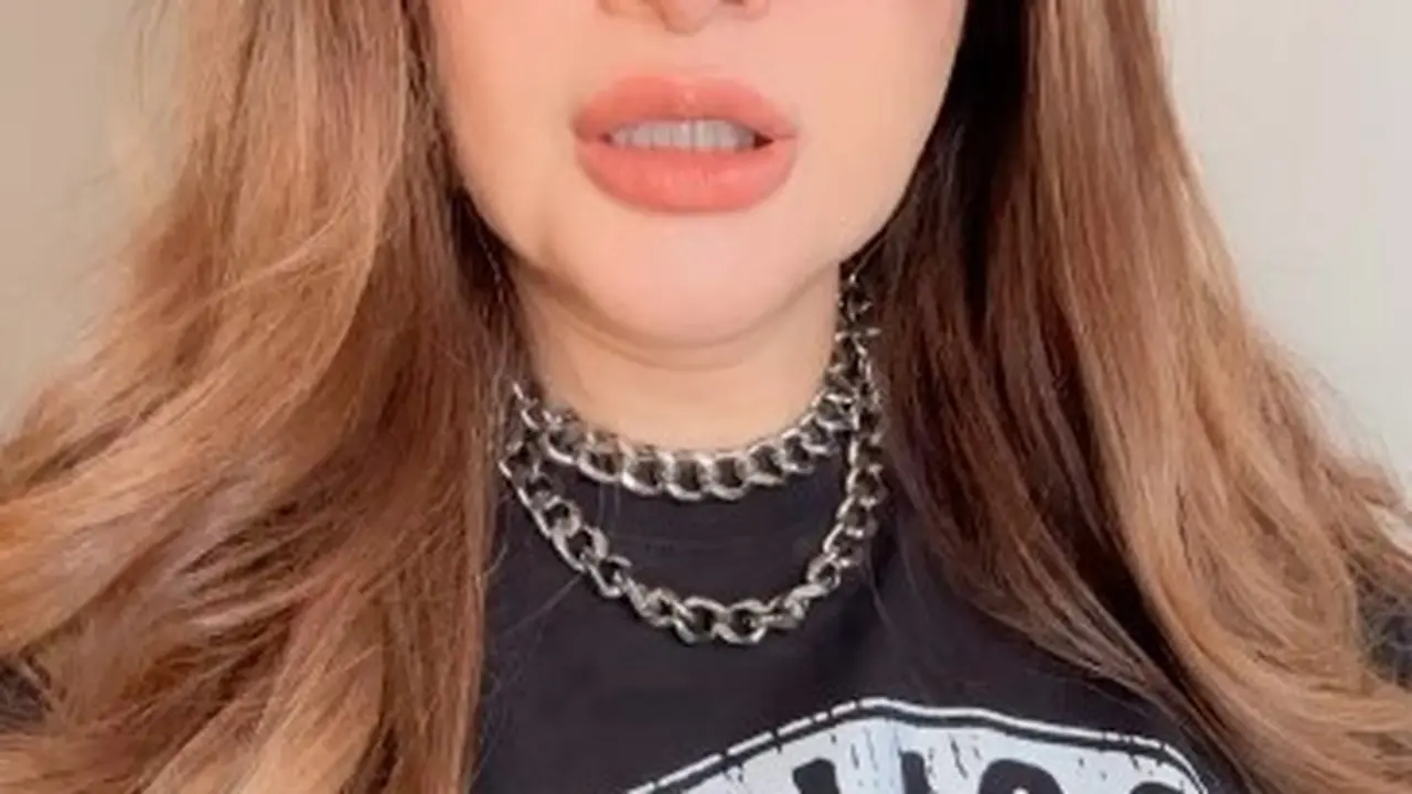 Connie Nurlita (https://www.instagram.com/p/CsVS04dADw7/)