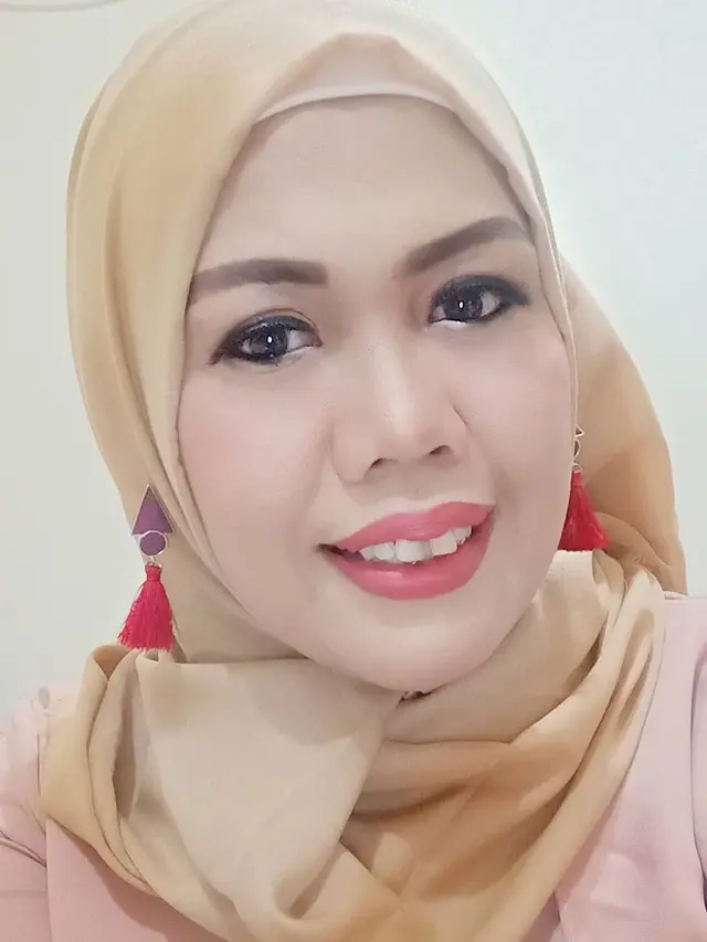 Potret Terbaru Elly Sugigi Berhijab (sumber: instagram/@ellysugigi_real_)