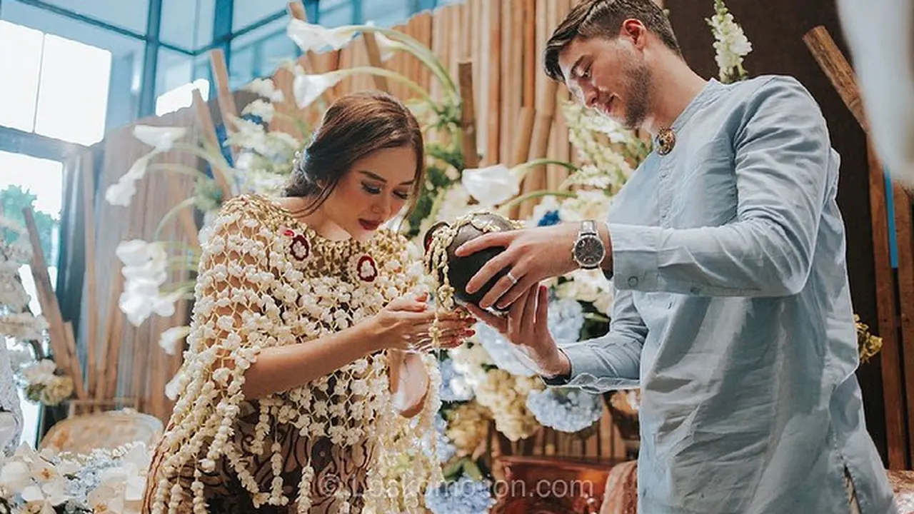 [Fimela] Aura Kasih