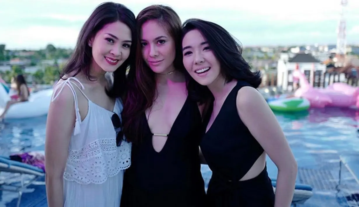 "Event kmrn di #tssuites bali!!! Super fun! #shortgateaway #tssuitesbali #heeelparty #poolparty," tulis gisel_la dalam akun Instagramnya pada 18 Februari 2017. (Instagram/gisel_la)