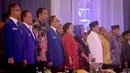 Presiden Jokowi (ketiga kiri) dan Ketum PDIP Megawati Soekarnoputri (kelima kiri) menghadiri Rakernas Partai Amanat Nasional di Jakarta, Rabu (6/5/2015) malam. Keduanya duduk mengapit Ketua Umum PAN Zulkifli Hasan. (Liputan6.com/Faizal Fanani)