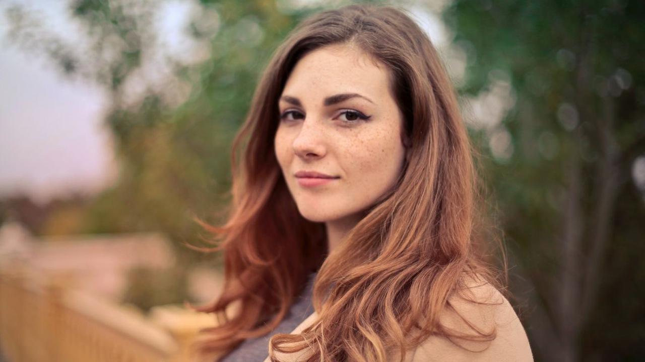 Ada banyak aspek yang dapat dipelajari dalam cara menjadi cantik dan disukai banyak orang. Para wanita pasti ingin memiliki keduanya. Dan, tak ada salahnya untuk mencoba mengembangkan diri, mencari versi terbaik dari diri Anda sendiri.