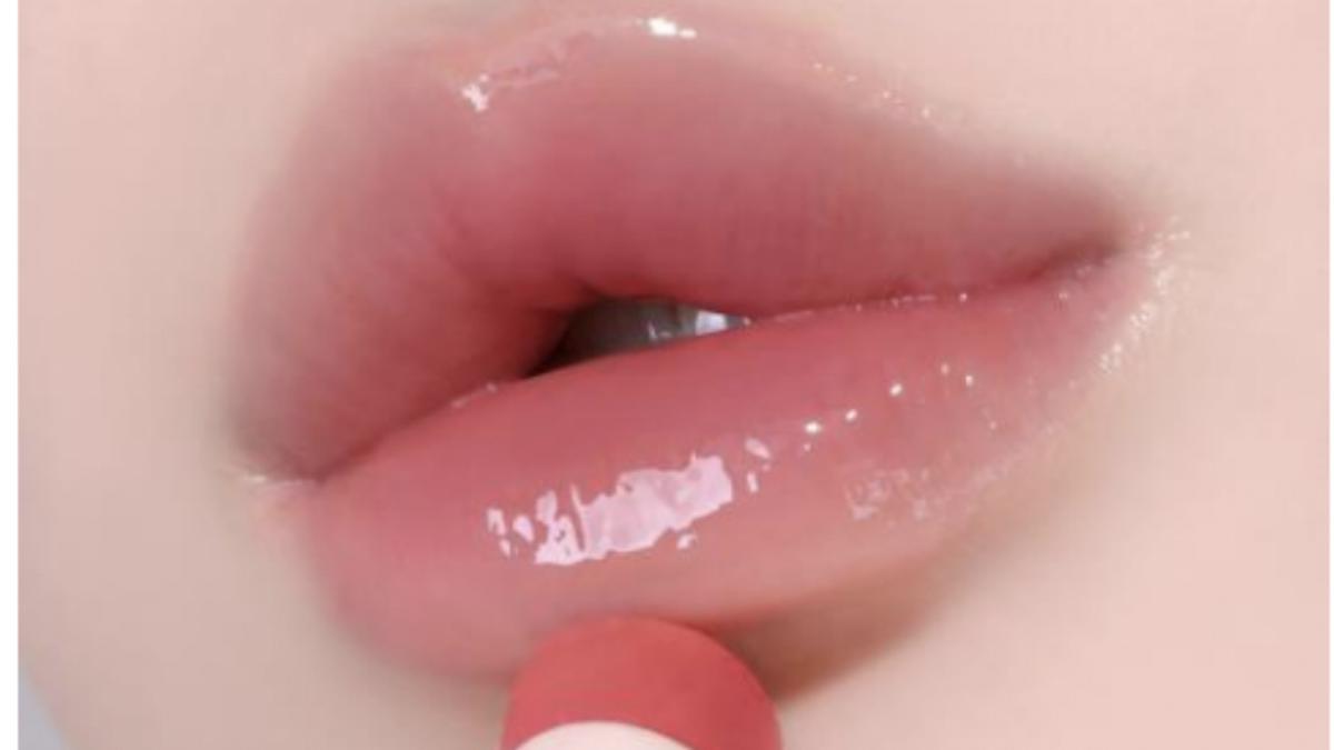 Glow Rise Balm dari Holika Holika, Lip Color Balm dengan Kilau Alami 