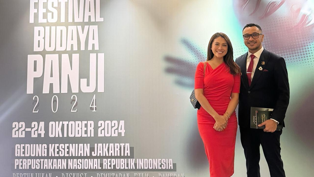 Potret Kebersamaan Giring Ganesha dan Istrinya, Terbaru Hadir di Acara Kebudayaan