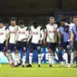 Para pemain Tottenham Hotspur merayakan gol Tanguy Ndombele pada pertandingan putaran ke-4 Piala FA lawan Wycombe Wanderers di stadion Adams Park di High Wycombe, Inggris, Senin, 25 Januari 2021. (Foto AP / Frank Augstein)