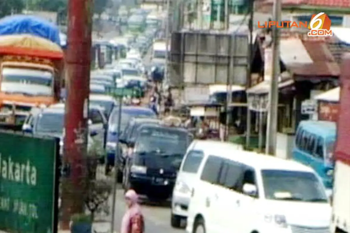 macet-liburan-131013c.jpg