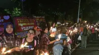 Karangan Bunga Ahok Dibakar, Warga Nyalakan Lilin di Balai Kota