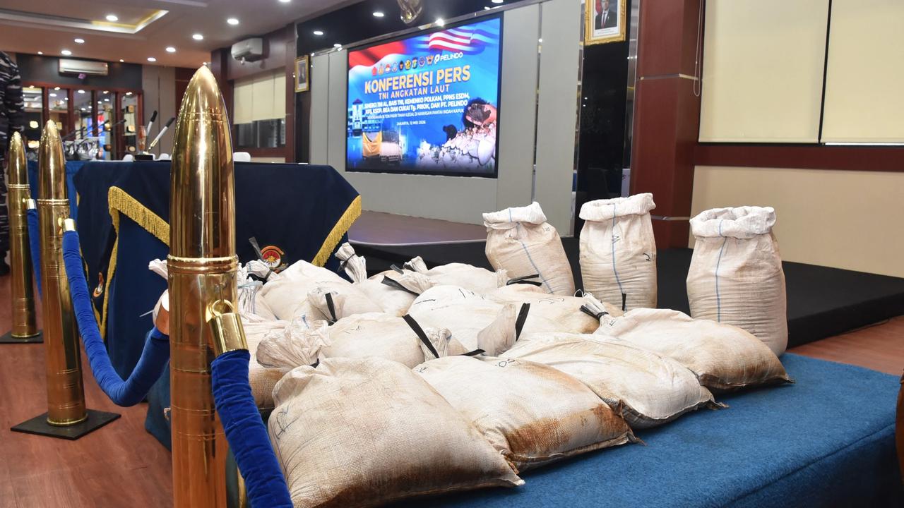TNI AL Sikat Aktivitas Ilegal di Laut, Pengiriman Pasir Timah Ilegal Digagalkan