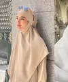 Di bulan Ramadan tahun in Ririn Ekawati jalani ibadah puasa sambil Umroh bersama keluarga. Selama menjalani ibadah Umroh, Ririn Ekawati tampil menawan dalam padu padan busana yang stylish [@ririnekawati]
