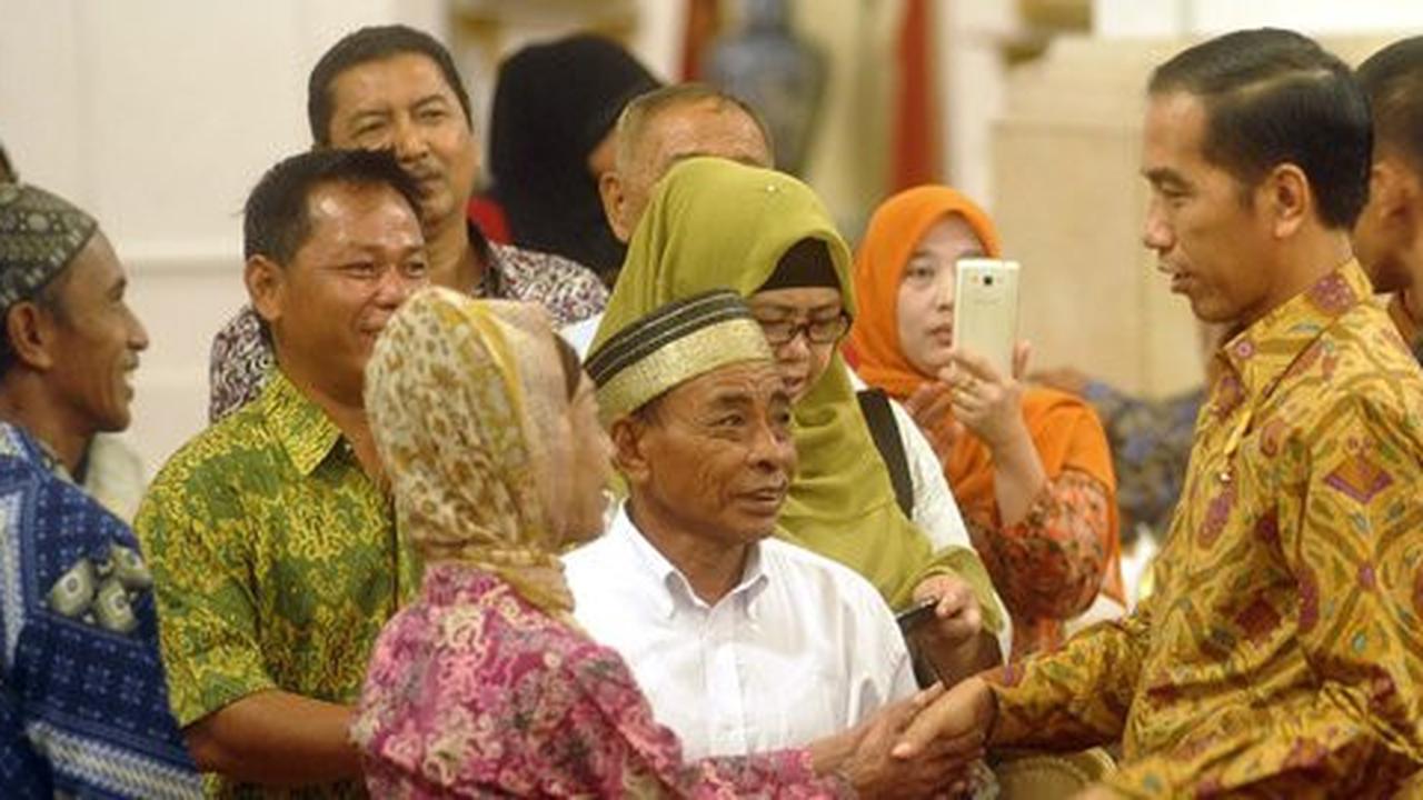 Blusukan di Supermarket Abu Dhabi, Jokowi dikerubungi ratusan WNI