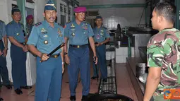 Citizen6, Surabaya: Kedatangan Dankobangdikal di Kodikmar dalam rangka melaksanakan inspeksi di beberapa tempat di Kesatrian Ewa Pangalila. Seperti dapur umum Kodikmar dan fasilitas mess. (Pengirim: Penkobangdikal).