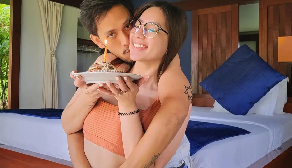 Menikah pada 2021, pasangan yang satu ini sukses jadi inspirasi couple goals bagi para netter. [Instagram.com/fabianlrompies]