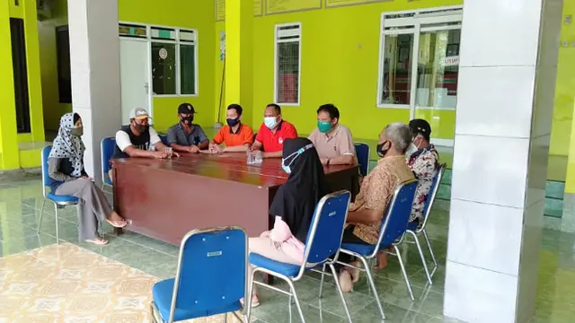 Pemkab Gresik menyesal atas kejadian warga terpaksa seberangkan keranda jenazah melalui sungai karena tidak ada jembatan. (Foto: Dok Istimewa)