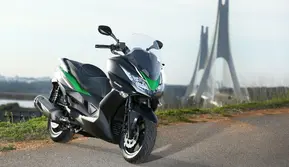 Kawasaki J300 (Foto: Youtube MotoStation).