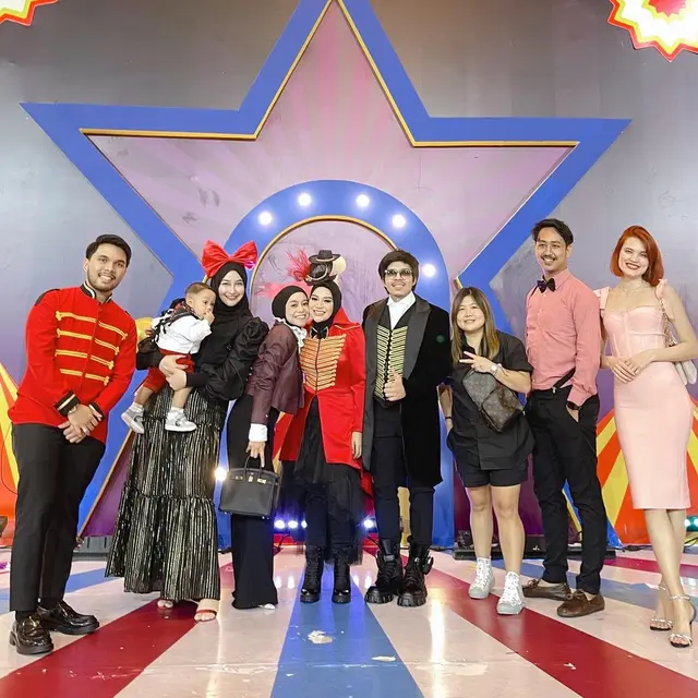6 Potret Artis dan Anaknya Hadiri Ultah Ameena, Interaksi Para Bayi Bikin Gemas