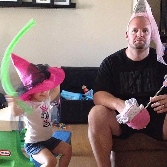 Kocak, 10 Potret Ayah Rela Berdandan Konyol Demi Anaknya