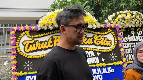 Tora Sudiro Tak Pernah Tahu Yayu Unru Sakit Jantung: Kalau Ketemu Orangnya  Riang Terus - ShowBiz Liputan6.com
