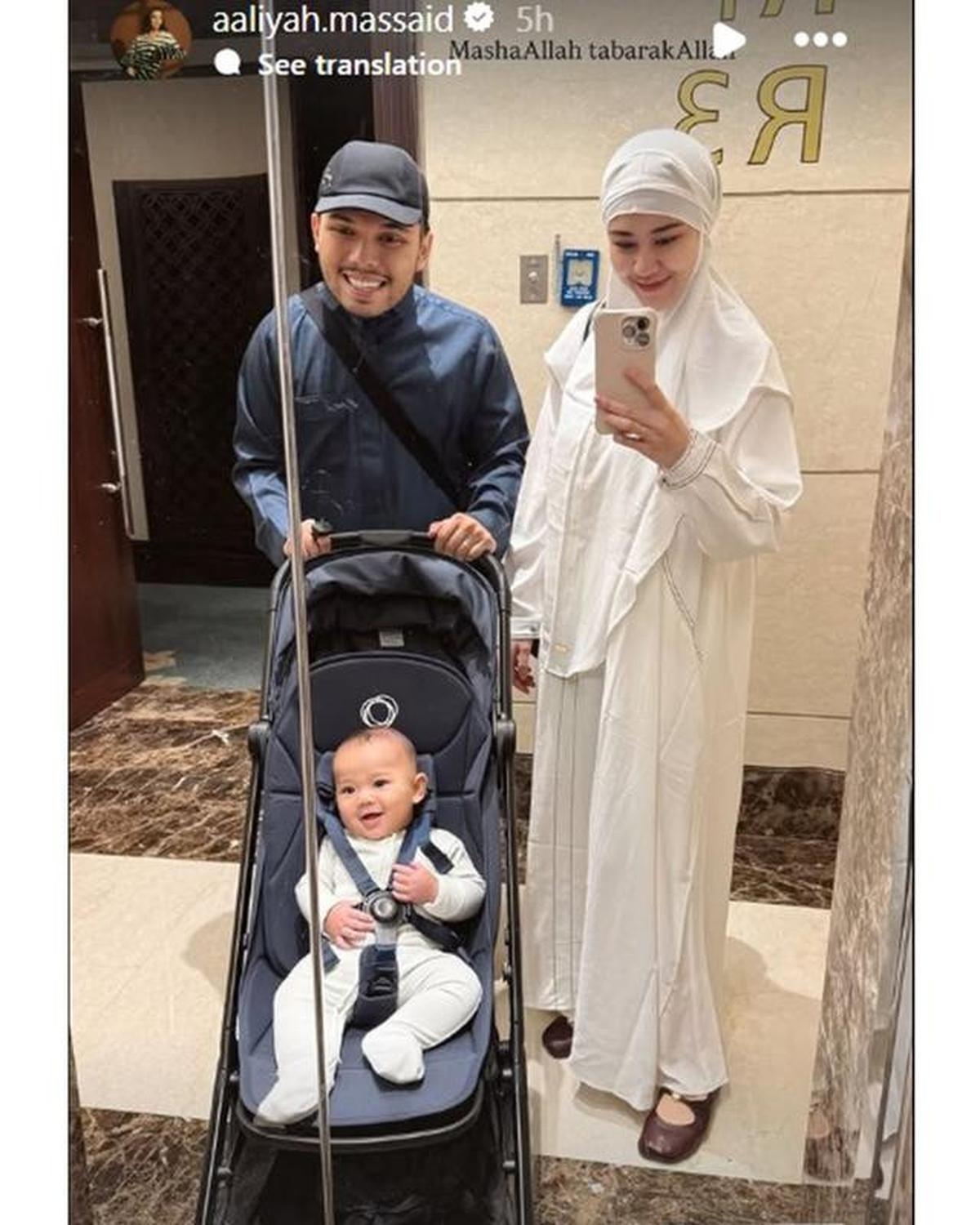 6 Potret Baby Arash Umrah di Usia 6 Bulan, Aaliyah &amp; Thariq Ungkap Rasa Syukur