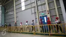Peserta Campus CJ Edutrip saat berkunjung ke tempat pembuatan mobil Toyota di Karawang Plant 1, Jawa Barat, Kamis (23/2). Dengan diadakan kunjungan ini peserta mendapat pengetahuan tentang proses produksi mobil Toyota. (Liputan6.com/Immanuel Antonius)