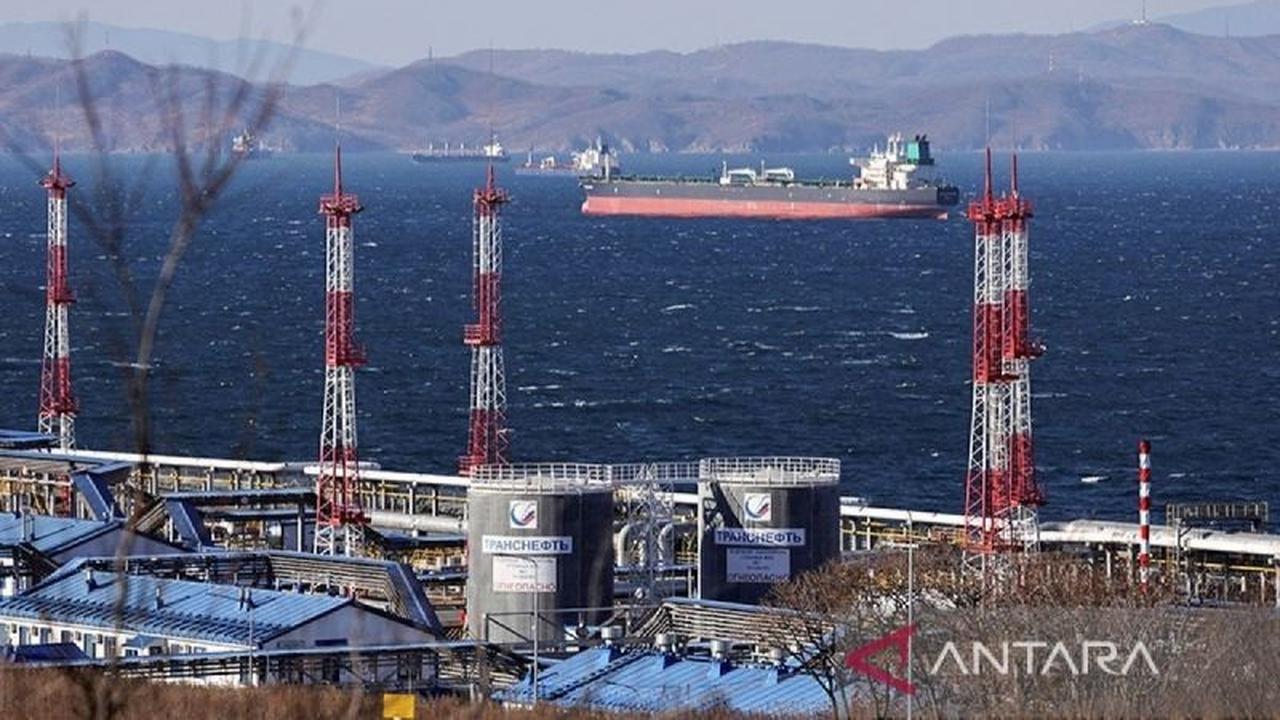 Indonesia Perlu Antisipasi Dampak Jangka Panjang Kebakaran Depot Minyak Rusia