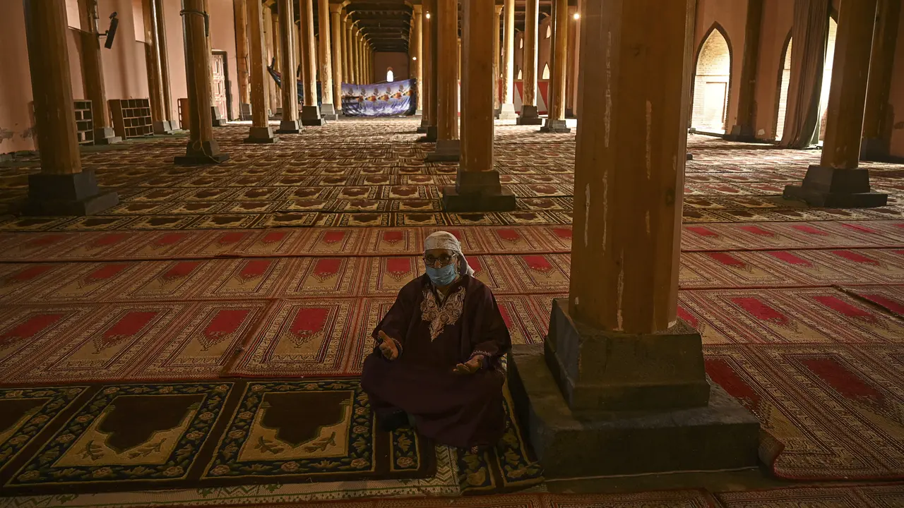 Suasana Masjid Jamia Srinagar Saat Ramadhan