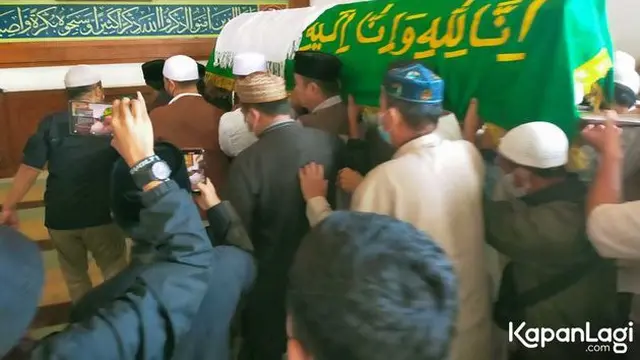 7 Momen Salat Jenazah Ameer Azzikra, Dihadiri Banyak Pelayat