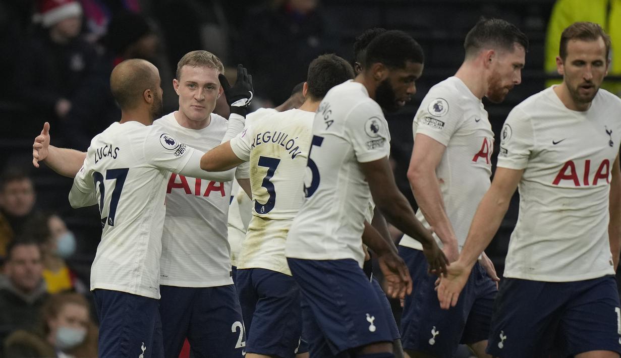 Tottenham Hotspur. Tottenham Hotspur terakhir kali bermain di divisi kedua Liga Inggris pada musim 1977/1978. Pada musim 1978/1979 mereka promosi ke Divisi Utama dan tidak pernah lagi terdegradasi. Total, 44 tahun The Lilywhites sukses bertahan di Divisi Utama hingga kini. (AP/Alastair Grant)