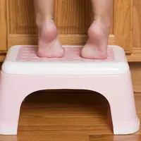 Punya tubuh terbilang pendek, kamu pasti pernah merakan sederet hal ngeselin tapi lucu berikut ini. (Via: Stumagz.com)