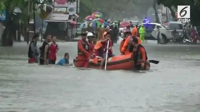 Banjir Lumpuhkan Kota Padang
