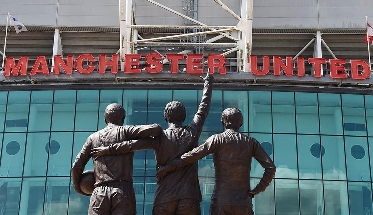 Perjalanan MU musim lalu diwarnai kegagalan lolos dari fase grup Liga Champions serta hanya mampu finis di peringkat ke-5 klasemen Liga Inggris. Hal itu membuat manajemen klub kecewa dengan kepemimpinan pelatih Louis van Gaal. (AFP/Paul Ellis)