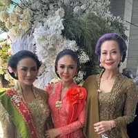 Sederet figur publik bernama turut menghadiri acara pernikahan anak mantan Menteri Kelautan dan Perikanan RI, Susi Pudjiastuti yang digelar secara meriah. [@krisdayantilemos/@yunishara36].