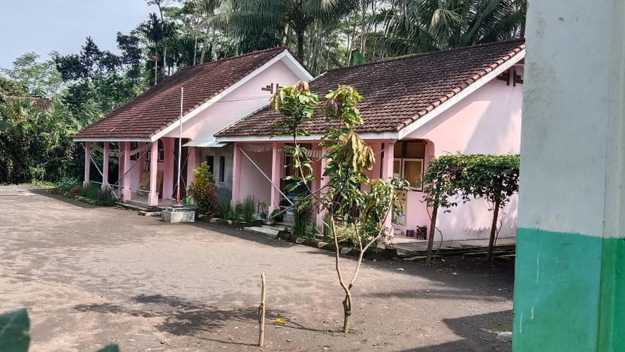 Termakan Kabar Hoaks, Penjaga Sekolah Segel Gedung SMP Bikin Anak-Anak Tak Bisa Belajar