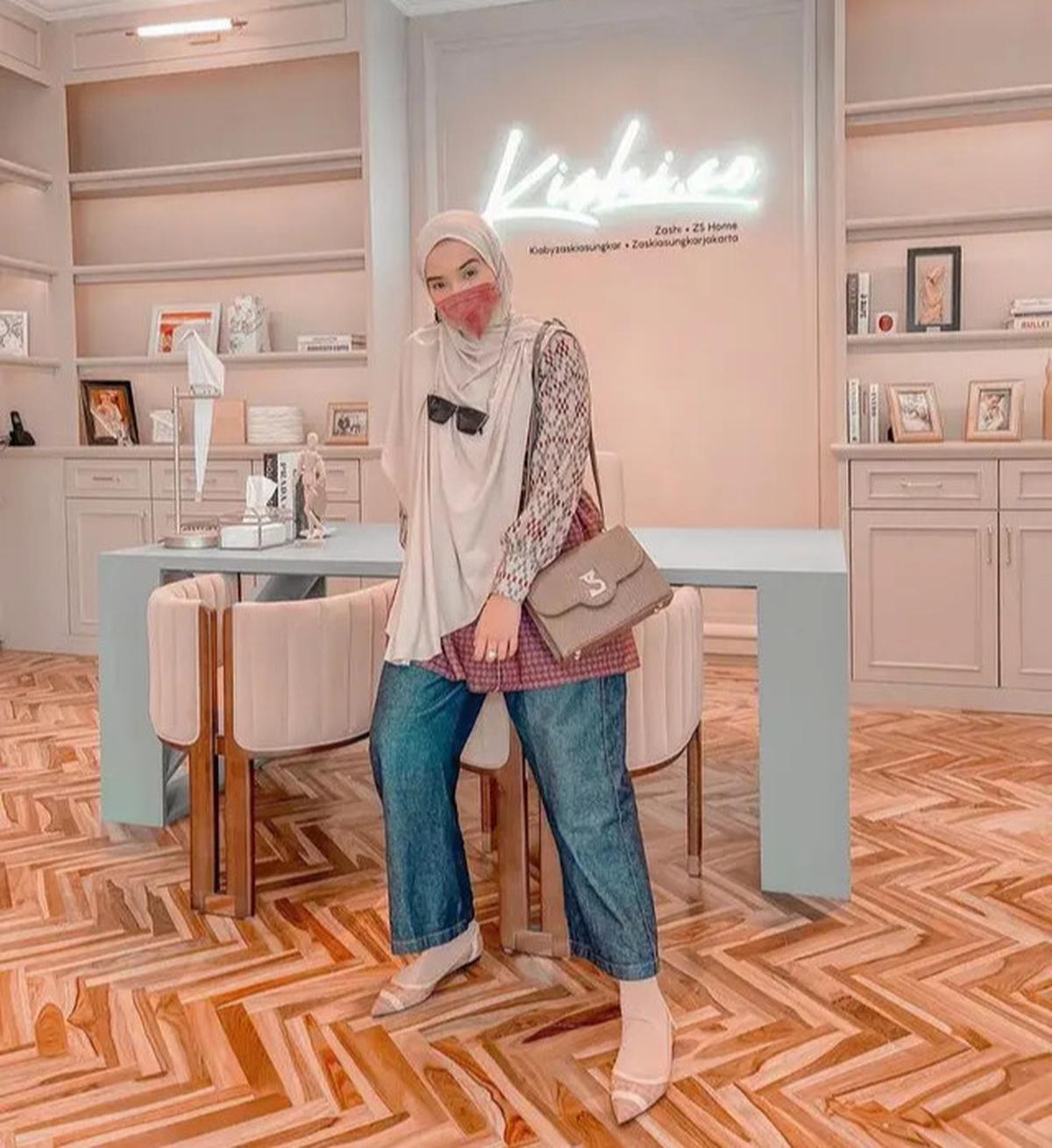 7 Ide Outfit Bukber, Siap Bikin Kamu Tampil Kece saat Bertemu Teman-Teman
