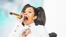 "Aku kehabisan napas, kalian tahu aku sedang hamil," ujar Cardi B. (KYLE GRILLOT / AFP)