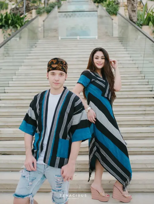 "Nggak masalah sih (Stefan dengan itu) selama yang dilakukan hal baik kenapa nggak," tegas Celine Evangelista. (Instagram/celine_evangelista)