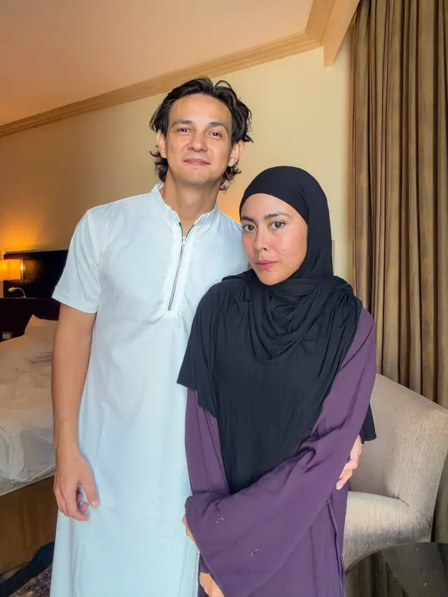 6 Potret Marcell Darwin Umrah Perdana Usai Mualaf, Perjalanan Spiritual Penuh Haru