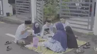 Potret Unik Warga Malaysia Jalani Lebaran Sambil Physical Distancing