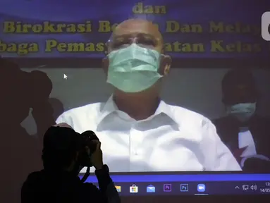 Wali Kota nonaktif Medan Tengku Dzulmi Eldin menjalani sidang pembacaan tuntutan secara video conference di Gedung KPK, Jakarta, Kamis (14/5/2020). Tengku Dzulmi Eldin terlibat dalam kasus dugaan menerima suap proyek dan jabatan pada Pemkot Medan tahun 2019. (merdeka.com/Dwi Narwoko)