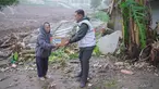 Bencana banjir disertai tanah longsor melanda Desa Pasirlangu, Kecamatan Cisarua, Kabupaten Bandung Barat, Jawa Barat, Sabtu (24/06), setelah hujan deras mengguyur wilayah tersebut selama dua hari berturut-turut.