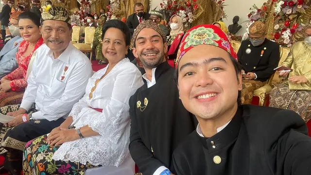 Reza Rahadian bersama Menteri Luhut. (Foto: Dok. Koleksi Pribadi Arya Ibrahims)