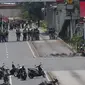 Suasana kondisi lokasi penembakan dan ledakan bom di sarinah, Jakarta, Kamis (14/1). Hingga saat ini polisi kondisi di lokaai masih menegangkan. (Liputan6.com/Angga Yuniar)