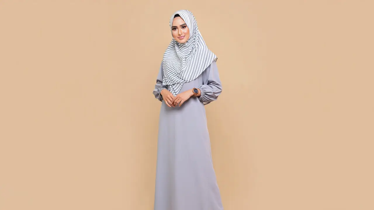 Inspirasi Padu Padan Gamis Polos Warna Pastel dengan Hijab Motif/Reve AI