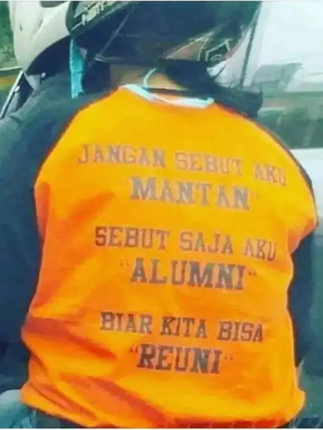 10 Potret Tulisan Nyeleneh di Belakang Kaos Ini Bikin Tepuk Jidat