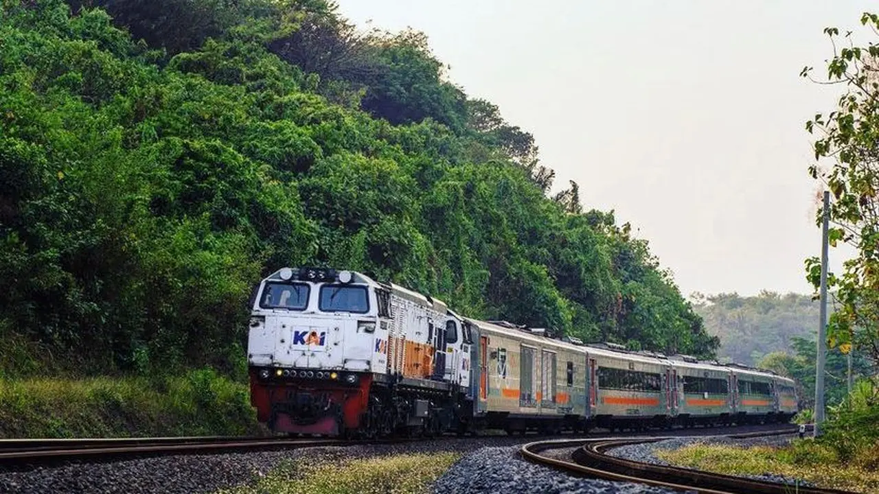 PT KAI Wajibkan Vaksin Booster Covid-19 untuk Perjalanan Jarak Jauh