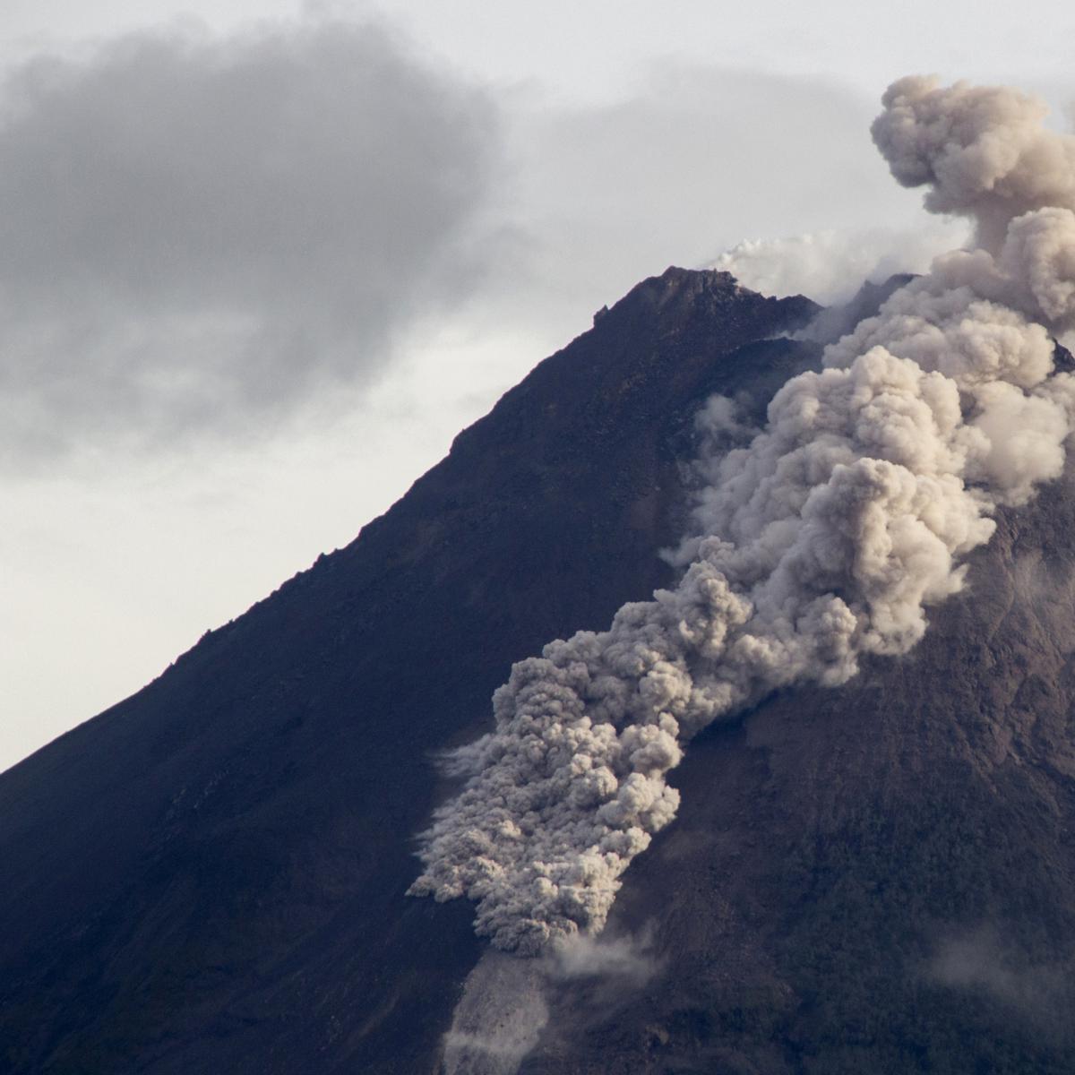 gempa bumi yang terjadi karena aktivitas meletusnya gunung berapi adalah