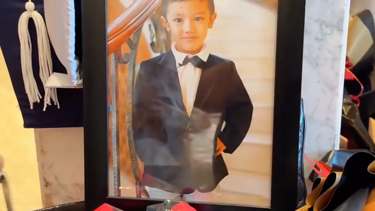 Momen almarhum Dante, anak Tamara Tyasmara dan Angger Dimas, dikenang saat wisuda di sekolah. (Foto: Dok. Instagram @tamaratyasmara)